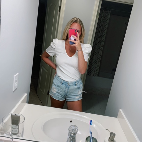 White top - Picture 2 of 5